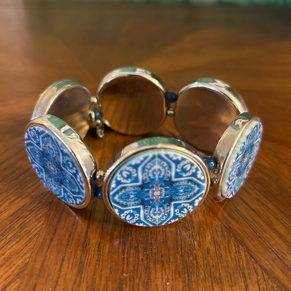 Round blue tile stretch bracelet